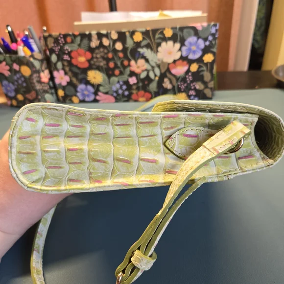 DOONEY & BOURKE Green Croc-Embossed Crossbody Bag - Picture 6 of 10